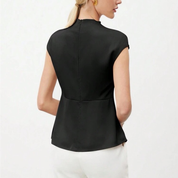 Luxe black elegant pleated blouse - Picture 4 of 16